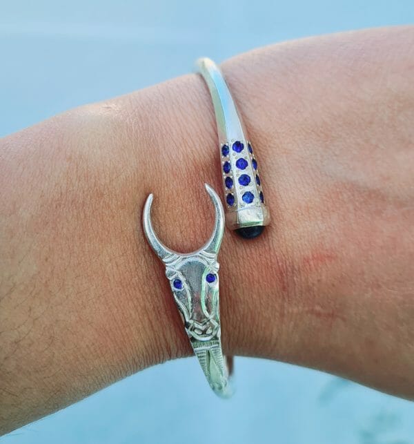 Bracelet Vangovango barea serti des pierres précieuses( grenat/saphir bleu) 100% argent – Image 6