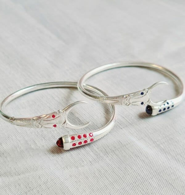 Bracelet Vangovango barea serti des pierres précieuses( grenat/saphir bleu) 100% argent