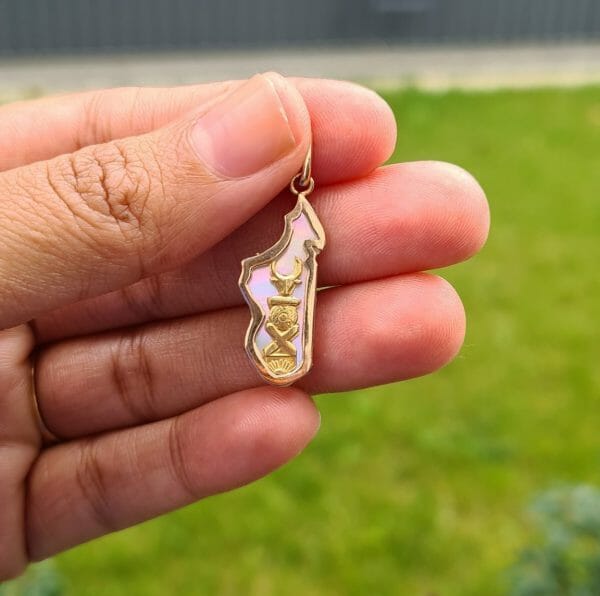 Pendentif Madagascar AloAlo nacré petit modèle Or 18K 100% Artisanal – Image 4