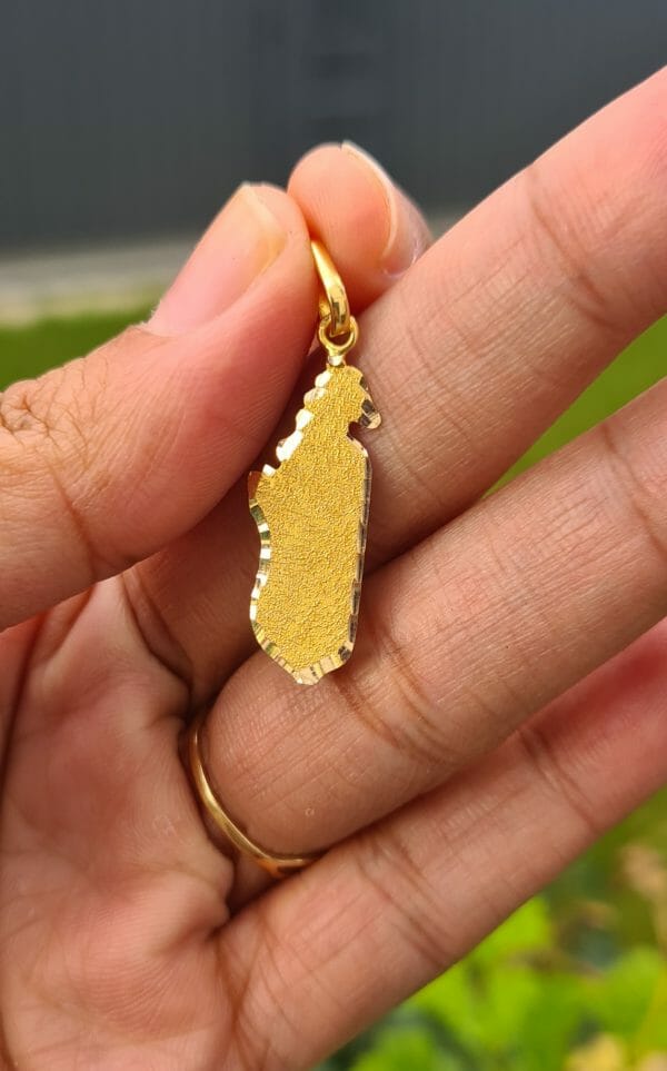 Pendentif Madagascar graine de sable en Or 18K 100% artisanal