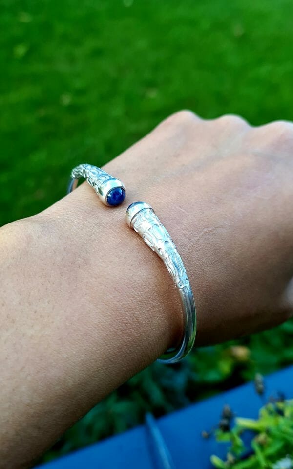 Bracelet vangovango saccalava à cabochon saphir bleu mixte 100% Artisanal – Image 4