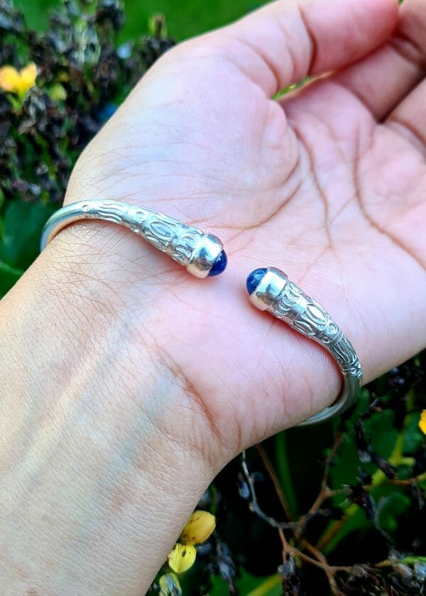 Bracelet vangovango saccalava à cabochon saphir bleu mixte 100% Artisanal – Image 3
