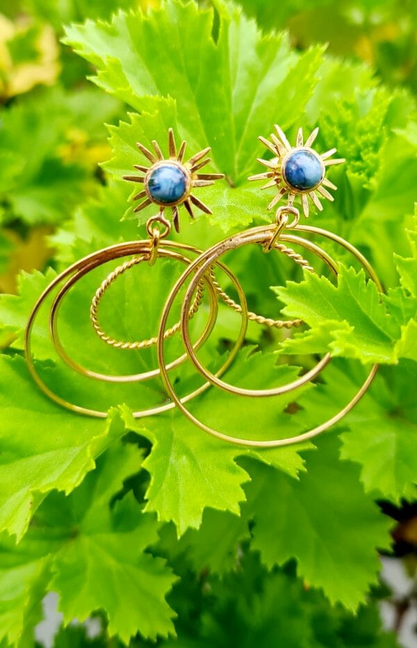 Boucle d'oreille créole pendu saphir étoilé 100% Or 18k artisanal-pierre précieuse – Image 7