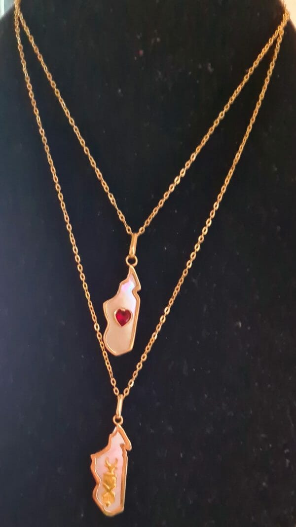 Collier et pendentif nacré Madagascar en Or 18K artisanal