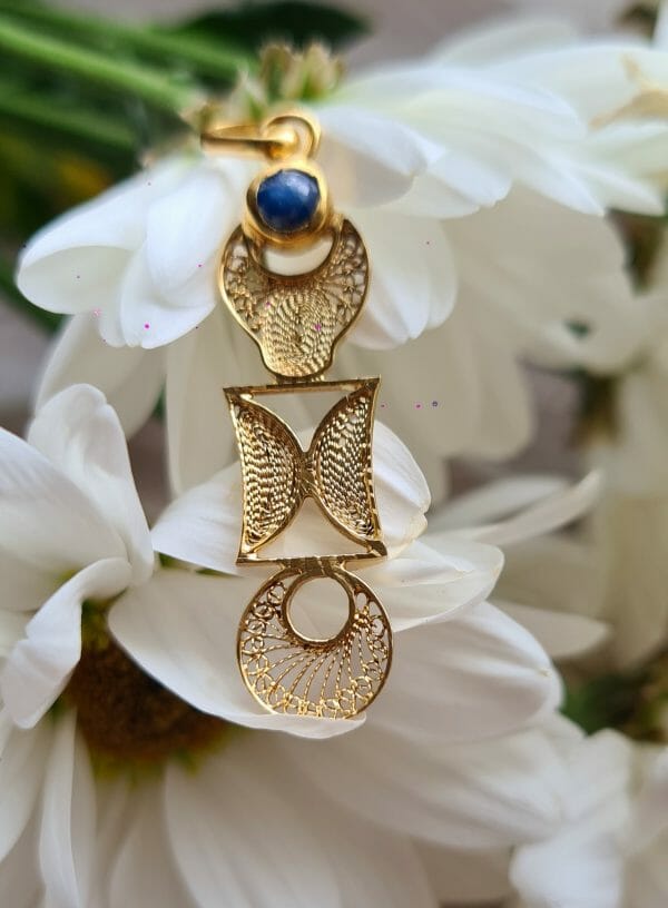 Pendentif Aloalo Filigrane avec un saphir étoilé en Or 18K 100% Artisanal 3G – Image 4
