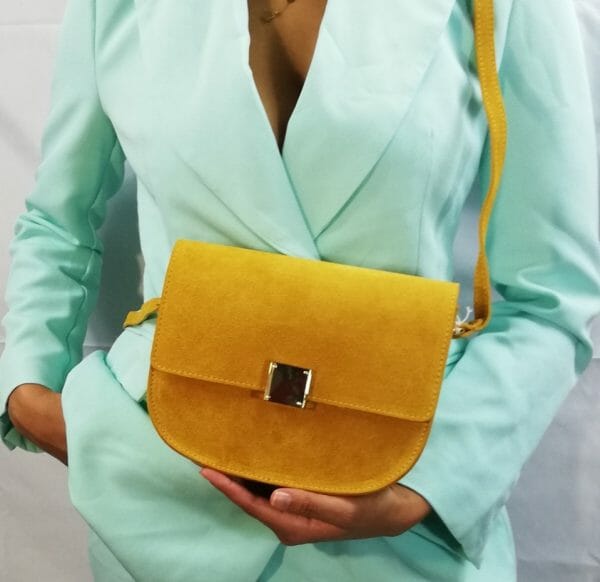Sac effet daim avec un fermoir doré (100% Cuir Italien)
