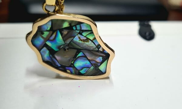 Pendentif carte La Réunion nacré d'ormeau 2.5G en OR 18K Artisanal