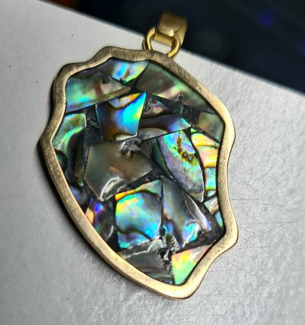 Pendentif carte La Réunion nacré d'ormeau 2.5G en OR 18K Artisanal – Image 2