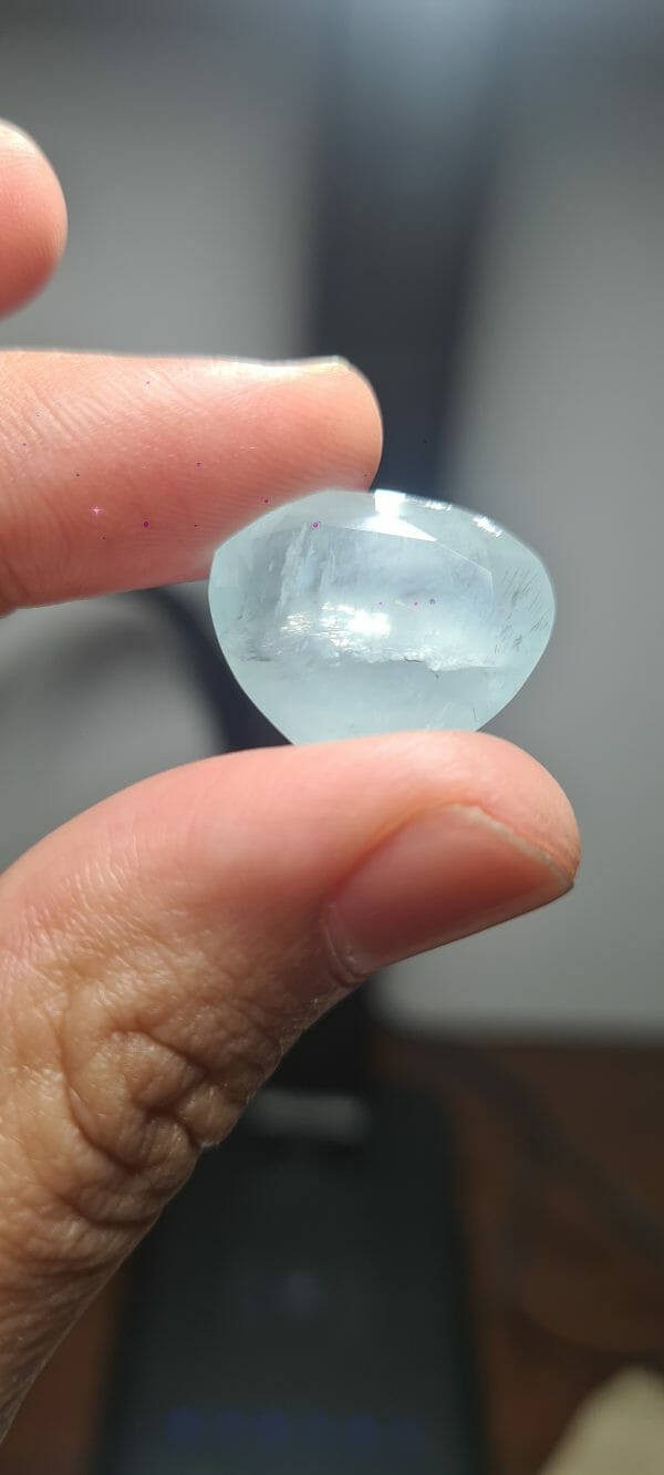 Pierre Beryl bleu forme de cœur taillée