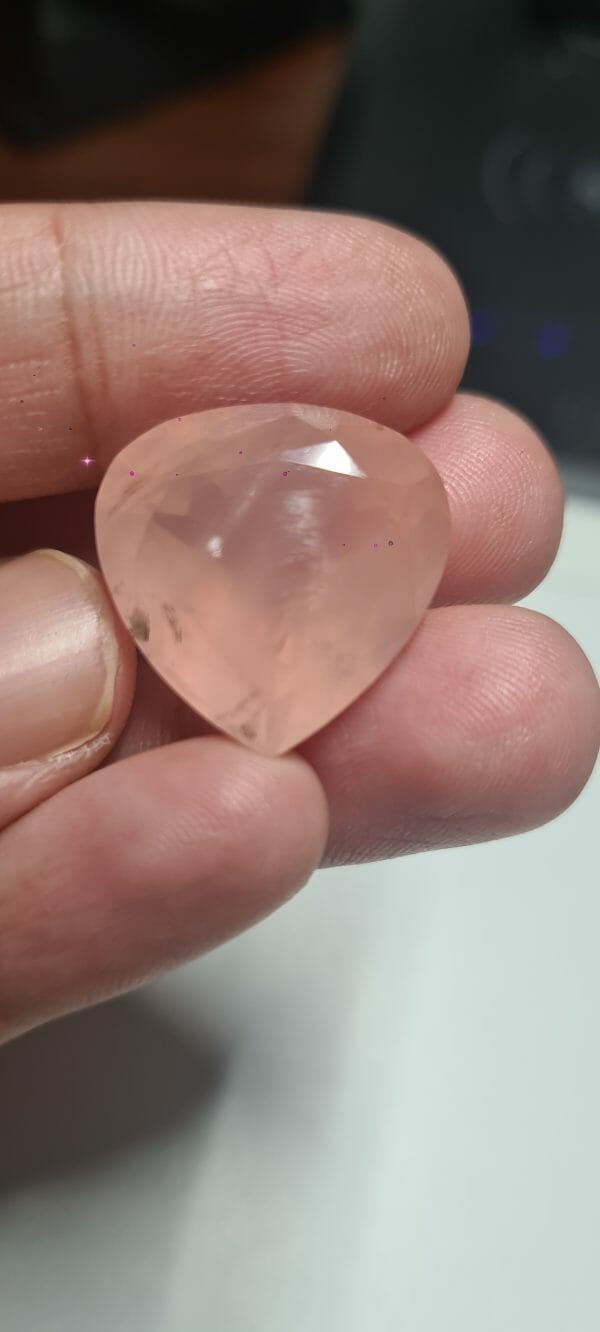 Pierre Quartz rose taillée de Madagascar – Image 2
