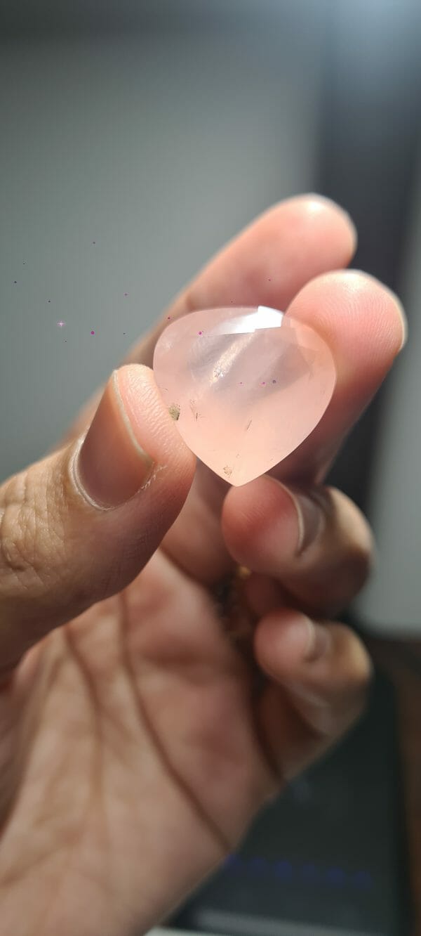 Pierre Quartz rose taillée de Madagascar – Image 4