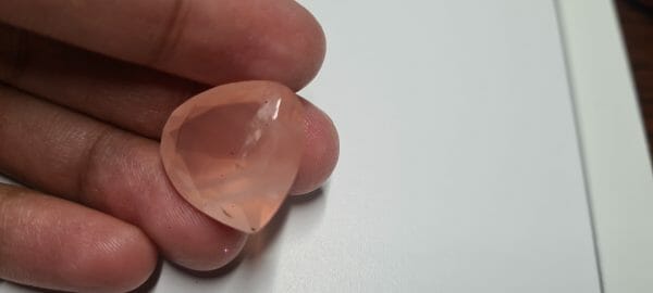 Pierre Quartz rose taillée de Madagascar