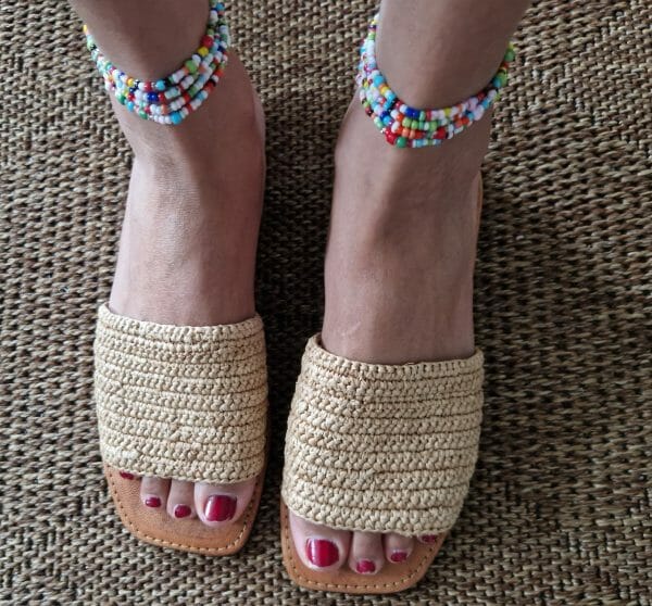 Sandale 100% artisanale en cuir et en raphia pour femme nude pointure 38 et 39