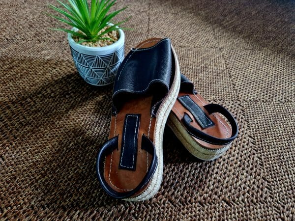 Sandale avarca pour Femme en cuir à plateforme raphia 100% artisanal Noir – Image 3