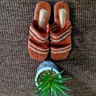 Sandale 100% artisanale en cuir et en raphia pour femme marron pointure 40