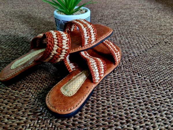 Sandale 100% artisanale en cuir et en raphia pour femme marron pointure 40 – Image 4