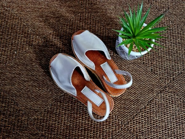Sandale avarca pour Femme en cuir à plateforme raphia 100% artisanal Blanc neige