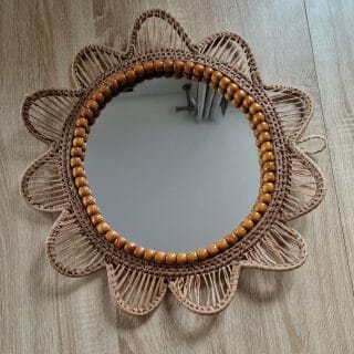 Miroir fleur en raphia naturel et perle en bois 100% artisanal