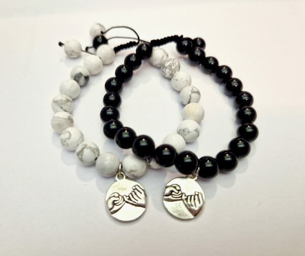 2 Bracelets/ couples "Promise Me": Howlite/Onyx en pierre naturelle de Madagascar