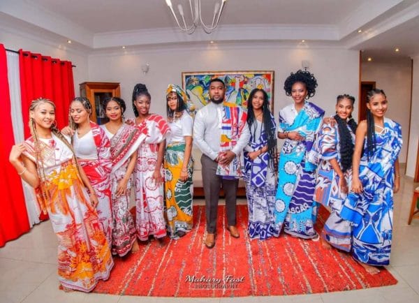 "LAMBAOINE" Ensemble pagne traditionnel Malagasy – Image 2