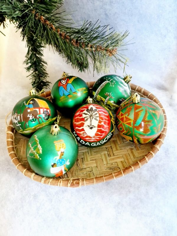 6 Boules de Noël/ décoration de Noël/collection NOËL ARTISANAL/ Madagascar