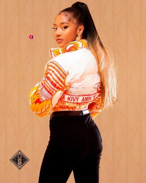 Doudoune Crop-top/bombers /Veste/collection LAMBAOINE/ Madagascar – Image 2