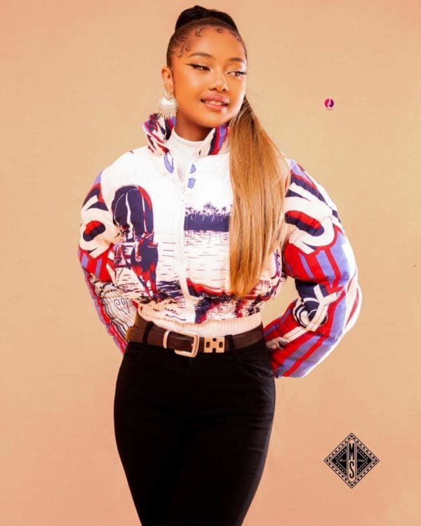 Doudoune Crop-top/bombers /Veste/collection LAMBAOINE/ Madagascar – Image 2
