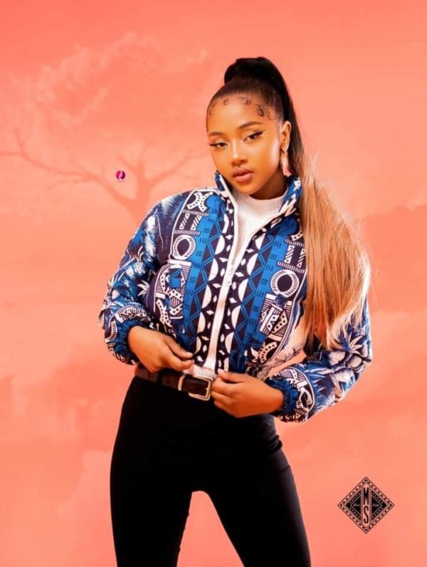 Doudoune Crop-top/bombers /Veste/collection LAMBAOINE/ Madagascar – Image 2