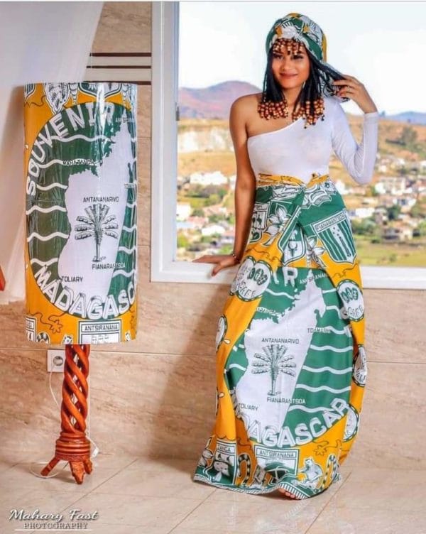 "LAMBAOINE" Ensemble pagne traditionnel Malagasy