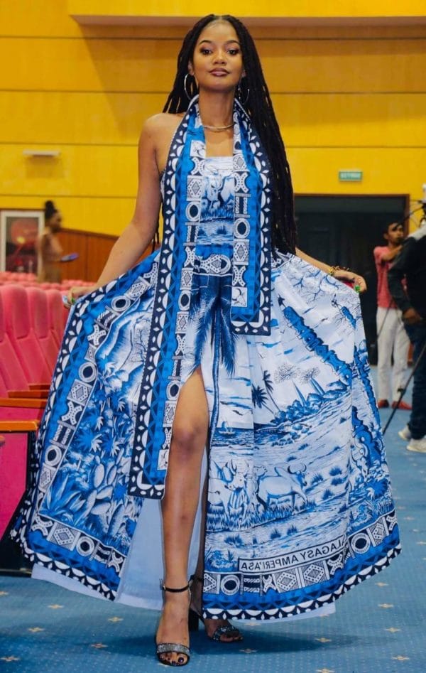 Robe maxi / soirée, fête familiale, fiançailles, mariage/collection LAMBAOINE/ Madagascar