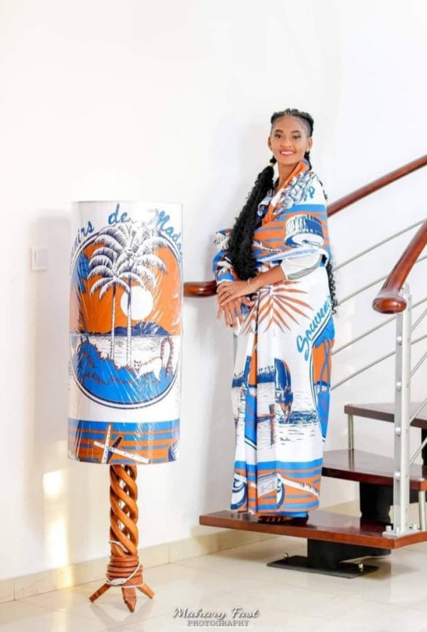 "LAMBAOINE" Ensemble pagne traditionnel Malagasy