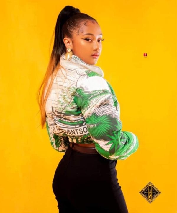 Doudoune Crop-top/bombers /Veste/collection LAMBAOINE/ Madagascar – Image 4