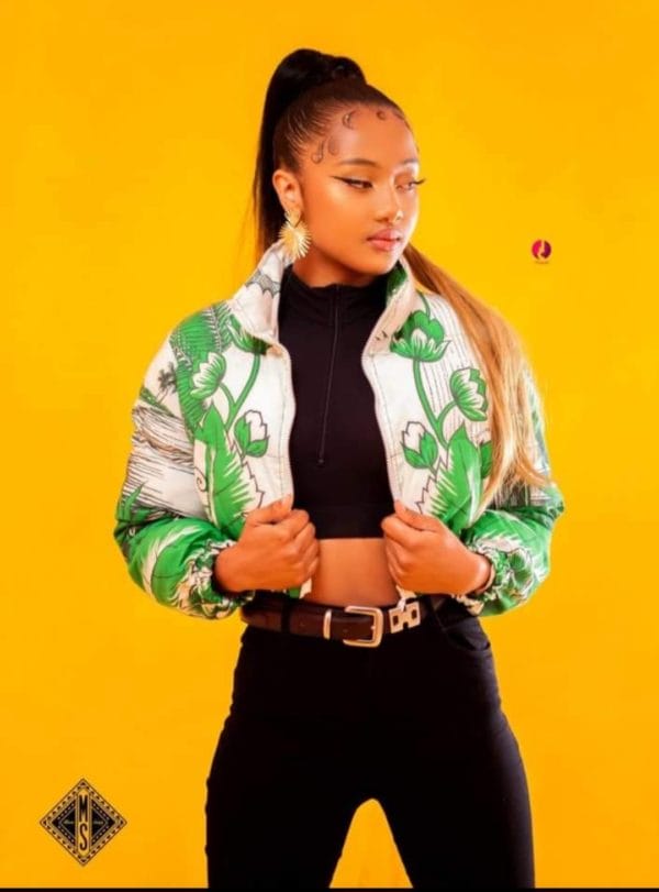 Doudoune Crop-top/bombers /Veste/collection LAMBAOINE/ Madagascar – Image 2