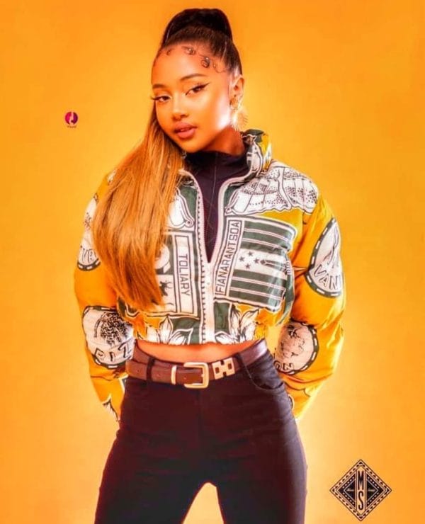 Doudoune Crop-top/bombers /Veste/collection LAMBAOINE/ Madagascar – Image 2