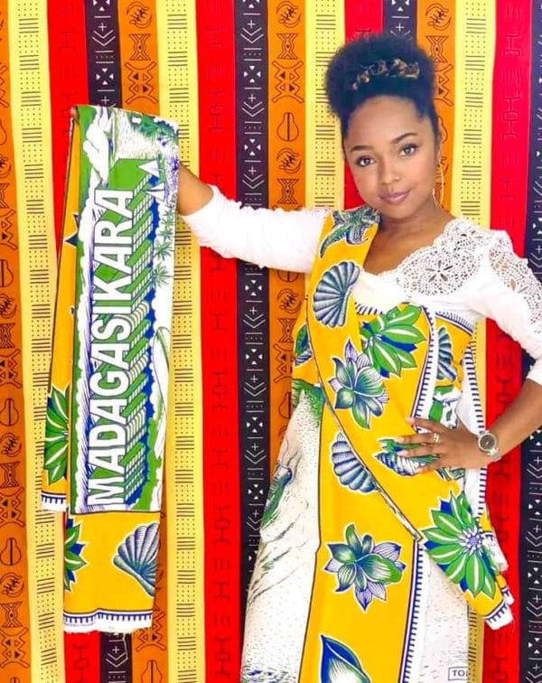 "LAMBAOINE" Ensemble pagne traditionnel Malagasy