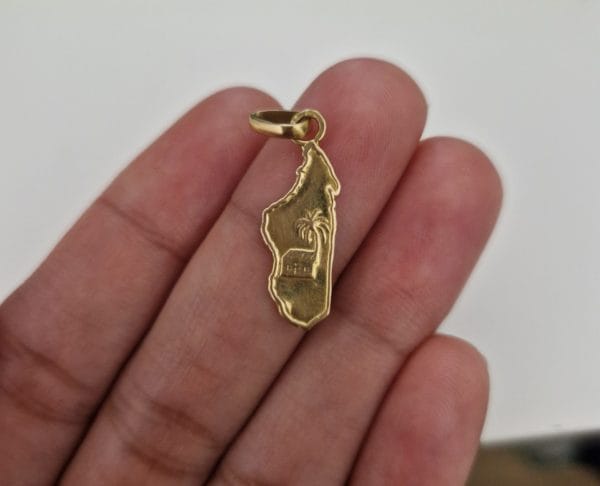 pendentifs carte de Madagascar en OR 18K