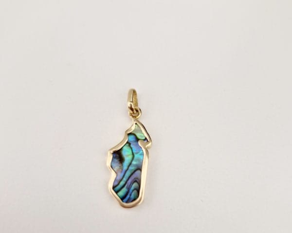 pendentif carte Madagascar en nacré d'ormeau en Or 18K