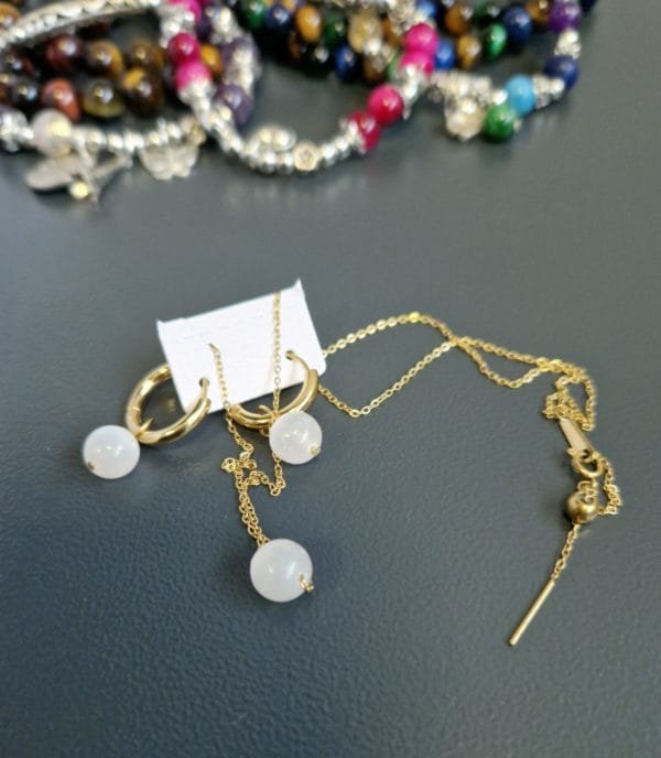 Parure Sélénite blanche 🤍 collier, bracelet, boucles d'oreilles/ en pierre naturelle / Madagascar – Image 3