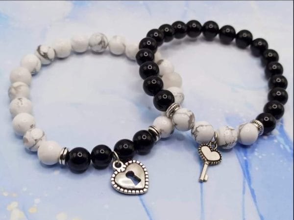 2 Bracelets/ couple "Cœur serrure&clé": Howlite/pierre de soleil de Madagascar