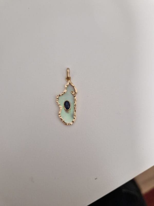 Pendentif Madagascar nacré saphir bleu en or 18k – Image 5