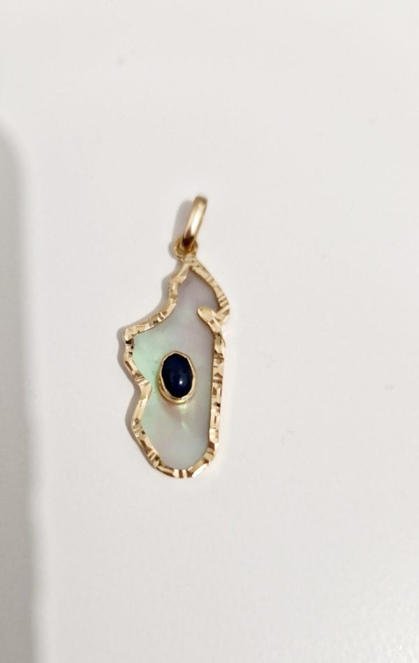 Pendentif Madagascar nacré saphir bleu en or 18k – Image 2