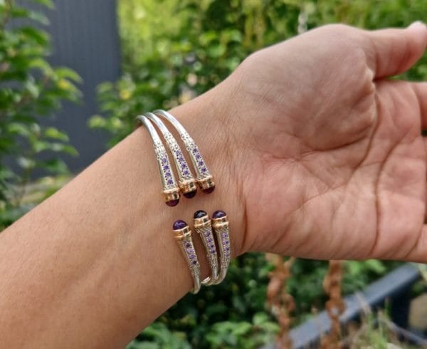 Bracelet triple vangovango saccalava avec cabouchon amethyste avec 2 barre d'or 18k – Image 4