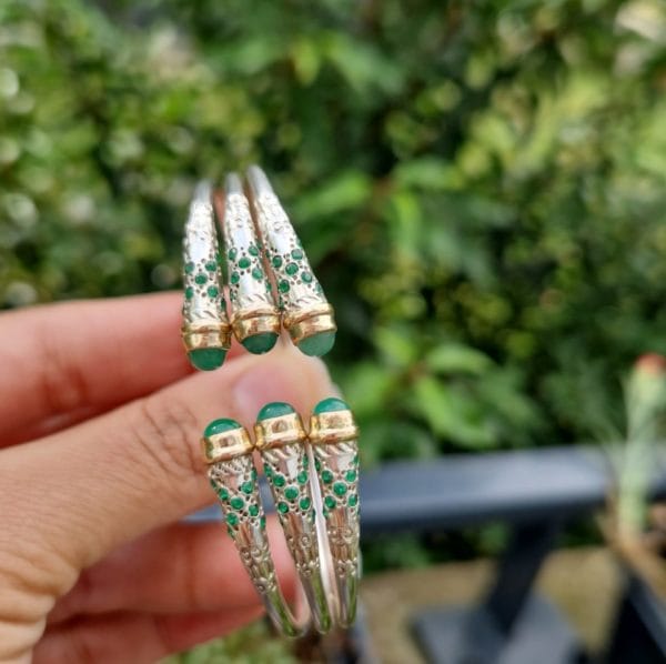 Bracelet triple vangovango saccalava avec cabouchon jade avec 6 barres d'or 18k – Image 2