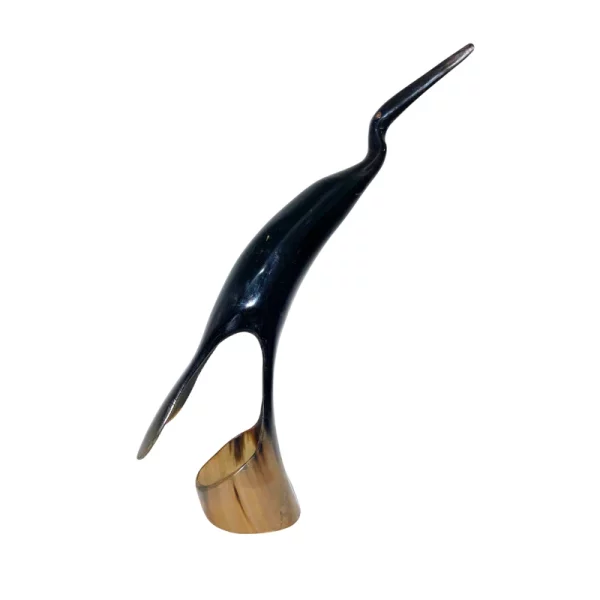 sculptures d'oiseaux en corne de buffle ou de zébu