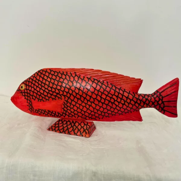sculpture de poisson en bois