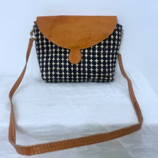 Sac Bandoulière en Raphia et Cuir avec Fermeture Magnétique