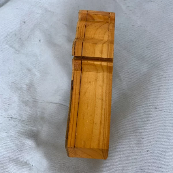 Petite Boîte en Bois – Forme de l'île de Madagascar