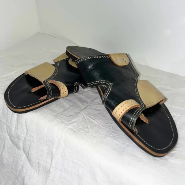 Sandales à Glissière Artisanales de Madagascar – Noir et Beige