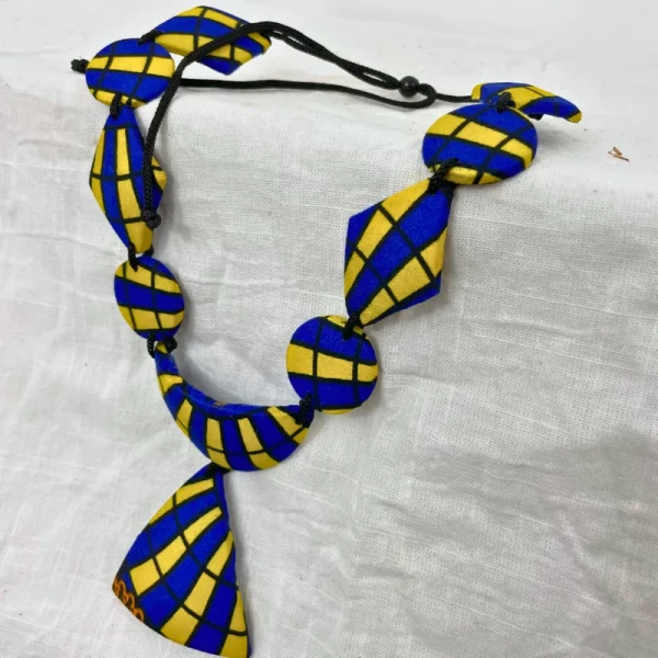 Collier en Corde avec Tissu Africain et Boucles d'Oreilles Assorties