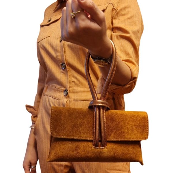 Mini Sac en Daim Marron avec Revers en Cuir Métallisé